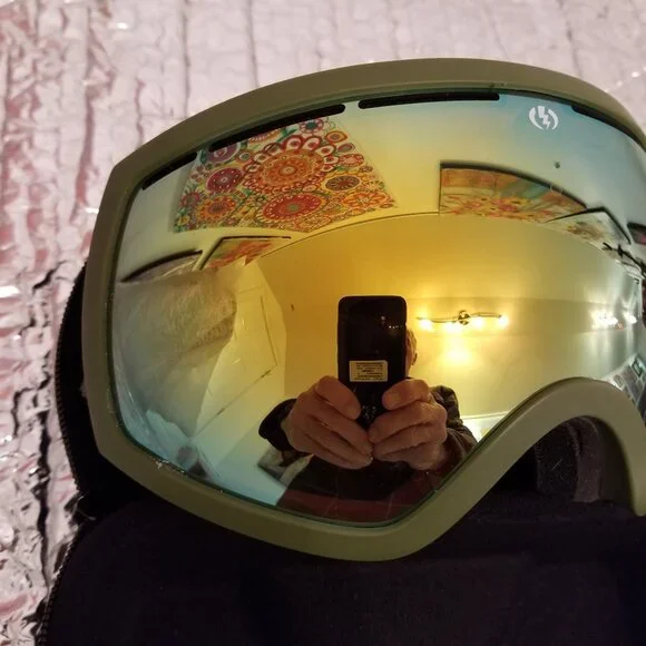 EUC Electric (brand) Olive Drab Snow Goggles with Heavy Duty Reflective Lens. - Picture 3 of 8